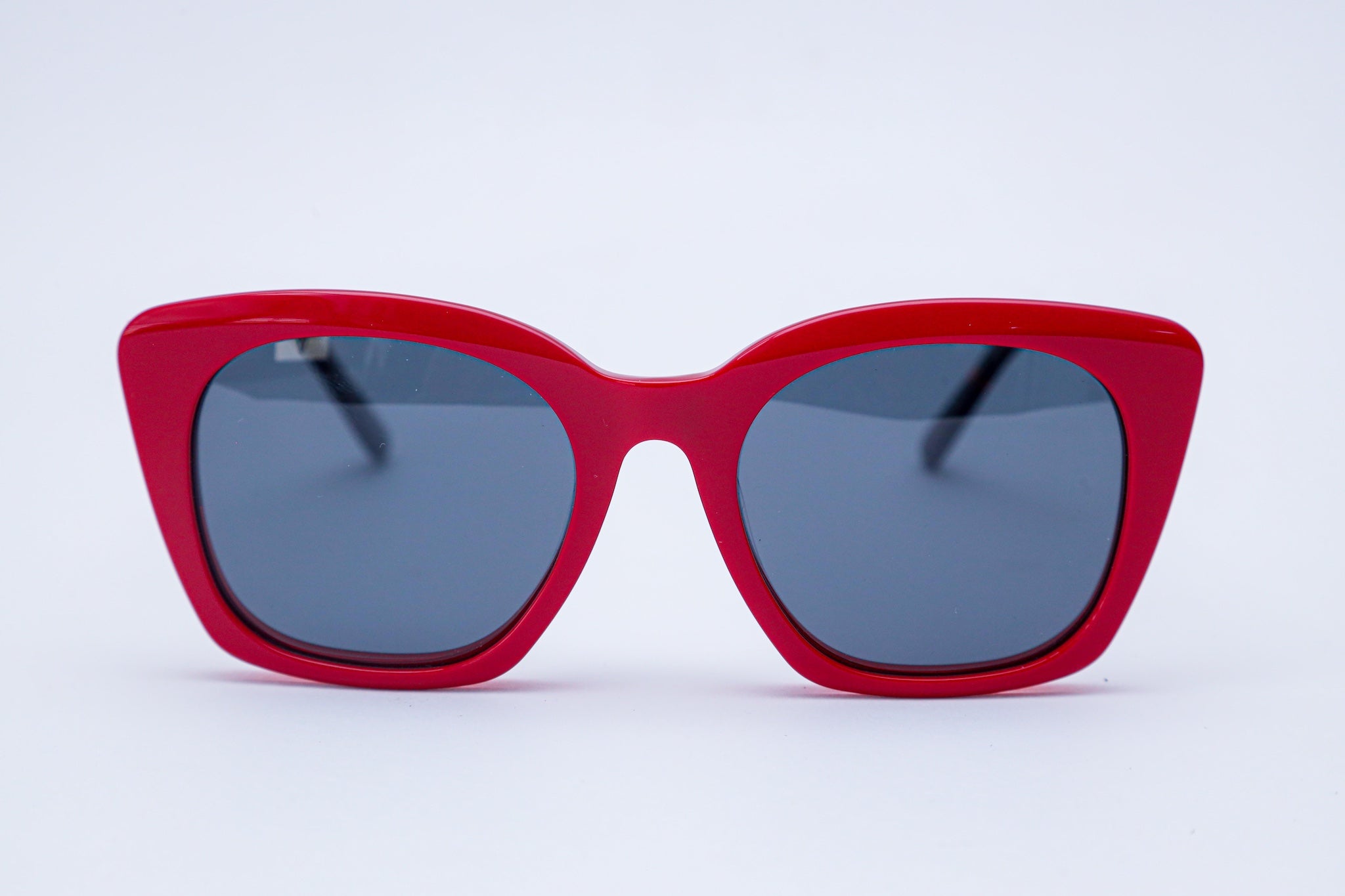 Top Frame Picks for a Stylish Valentine’s Look